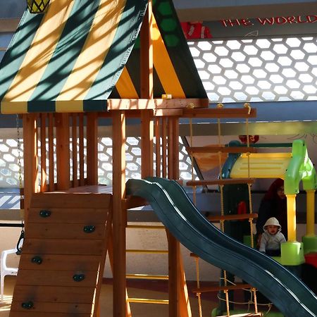 Steigenberger Residence דוחה מראה חיצוני תמונה A playground in a shopping mall